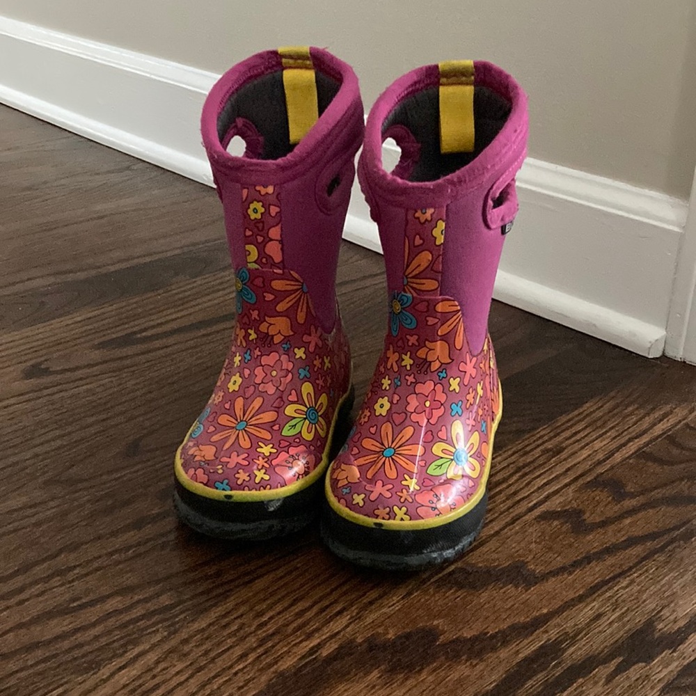 Toddler girl Bogs snow boot - size 8